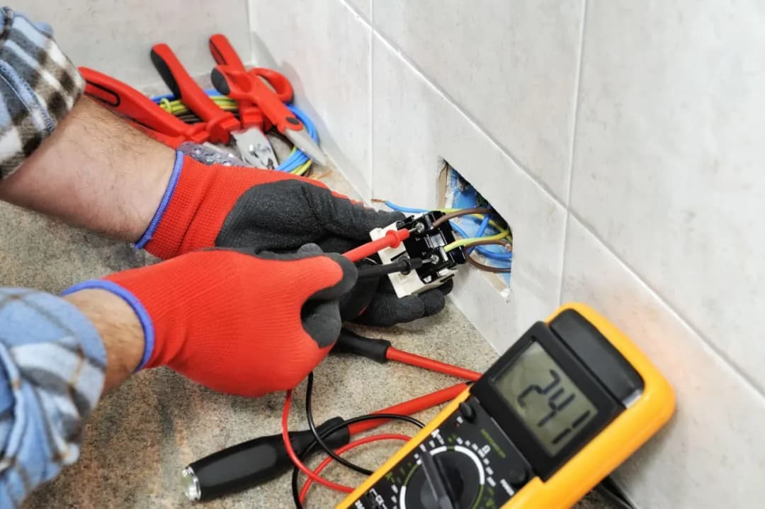 Ile kosztuje elektryka w domu 100m2? Sprawdź, co wpływa na cenę
