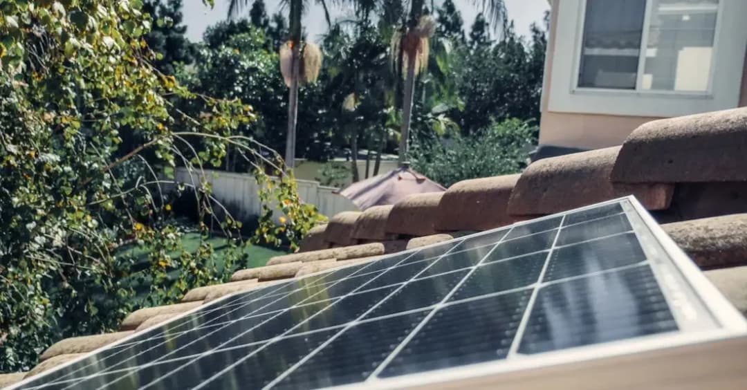 Ile prądu wyprodukuje elektrownia fotowoltaiczna 10 kW dziennie w Polsce?